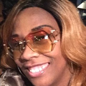 Meet your Posher, Regina